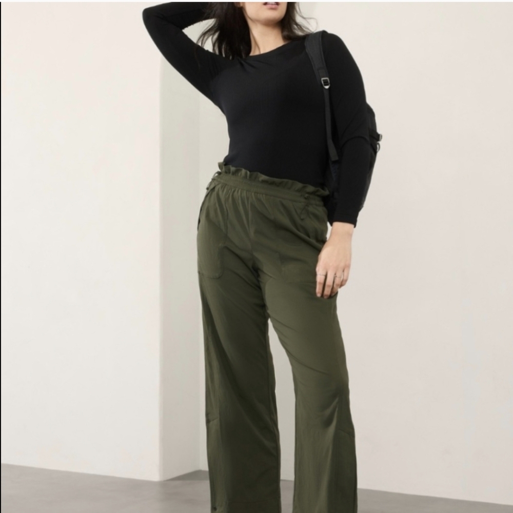 Athleta High Rise Trekkie Parachute Pants, Green, Size 12